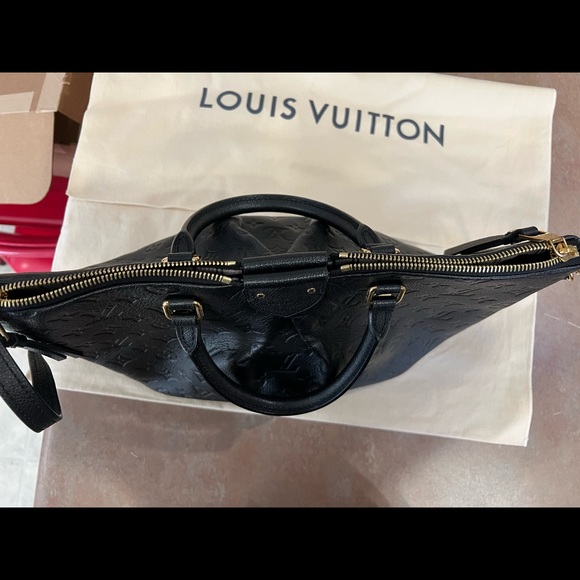 Like New Louis Vuitton Mazarine MM Empreinte Monogram Crossbody Tote bag - Picture 3 of 11